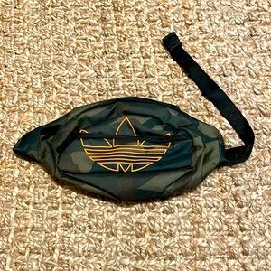 Adidas camo fanny pack, orange logo